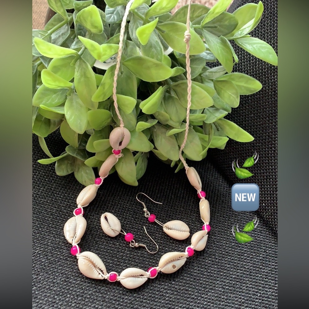 Cowrie Shell Boho Necklace-Earring Set ๐๐๐ - Picture 2 of 6